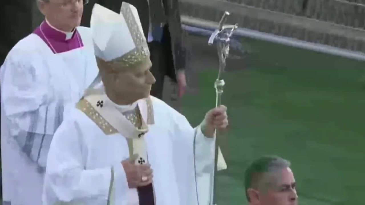 El papa León XIV preside misa en Canarias, en su viaje insta a la mantener la generosidad