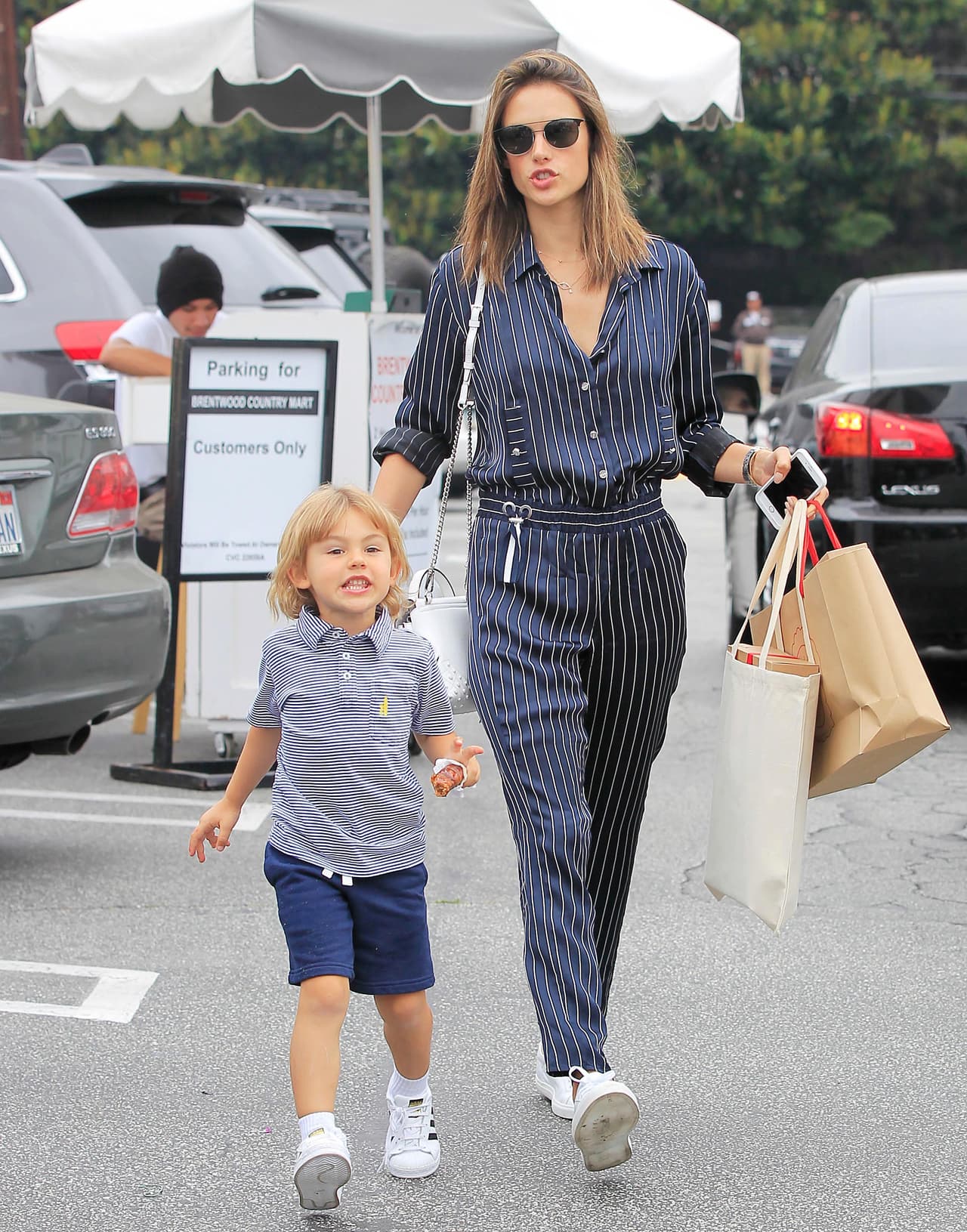 Alessandra con su hijo Noah.