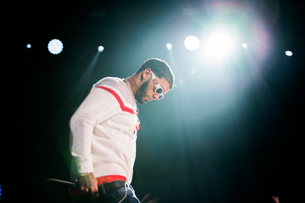 Anuel AA llegó muy relajado a los 
<a href="https://www.univision.com/shows/premio-lo-nuestro">ensayos de Premio Lo Nuestro 2019, </a>donde aprovechó para relatar cómo 
<b>este premio fue una luz que lo ayudó en sus "días más oscuros".</b>
