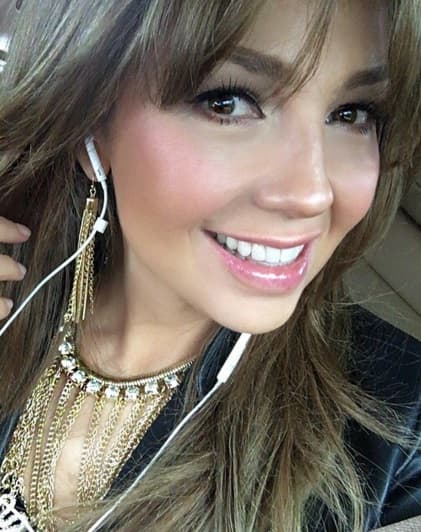 La bella cantante está súper alegre días antes del show.