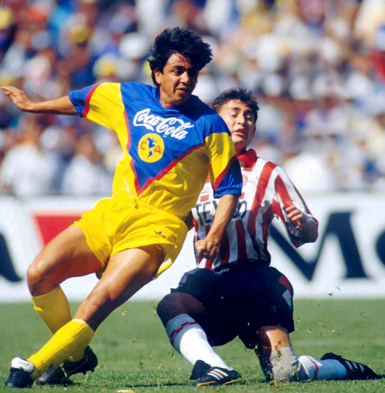 Arturo Álvarez en América.