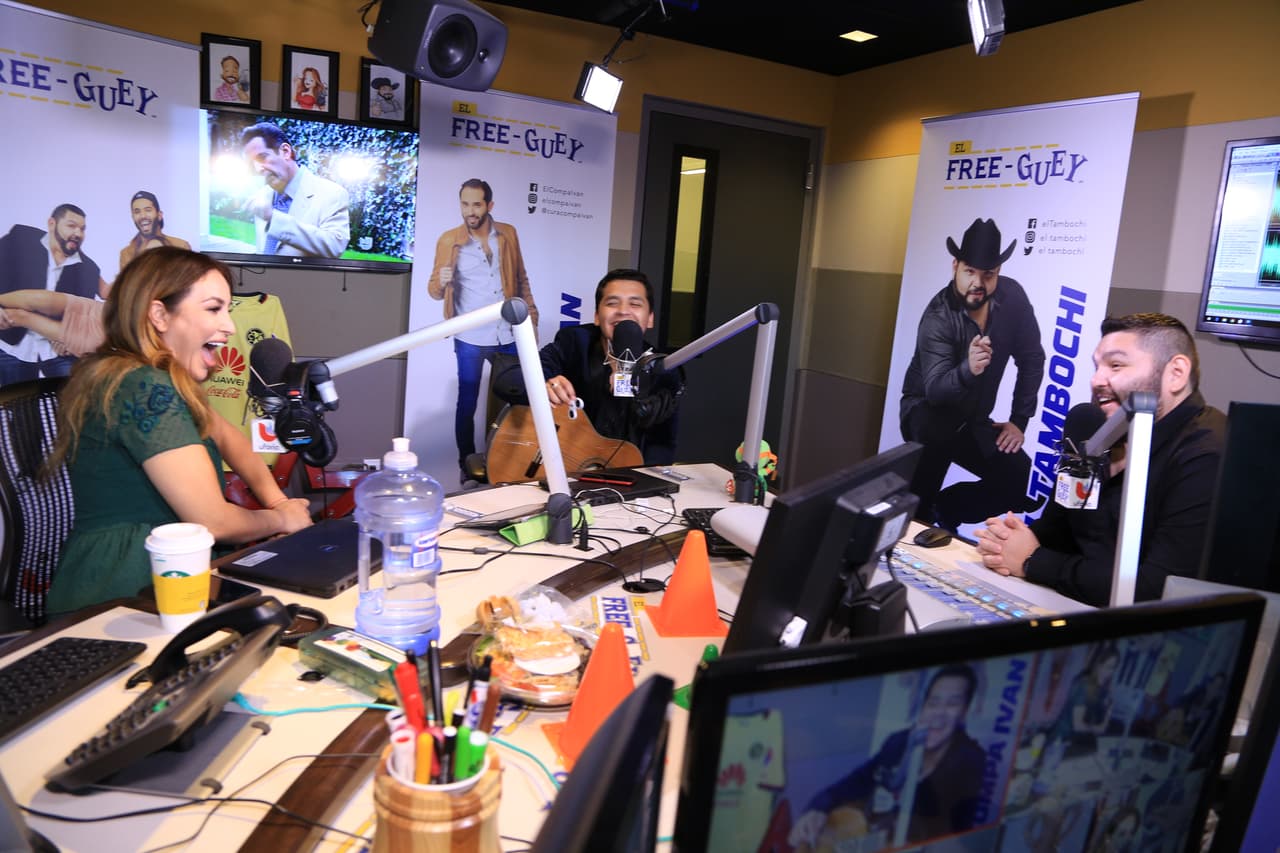 Al parecer la actividad estaba muy divertiada, ya que los tres no pararon de reir.