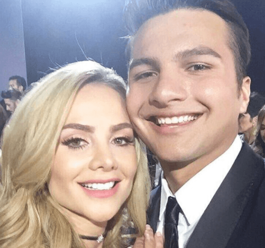 Desde entonces, ha seguido dando pasos fuertes en su carrera, ahora también como actriz, y Samuel ha estado a su lado.
<br>
<br>