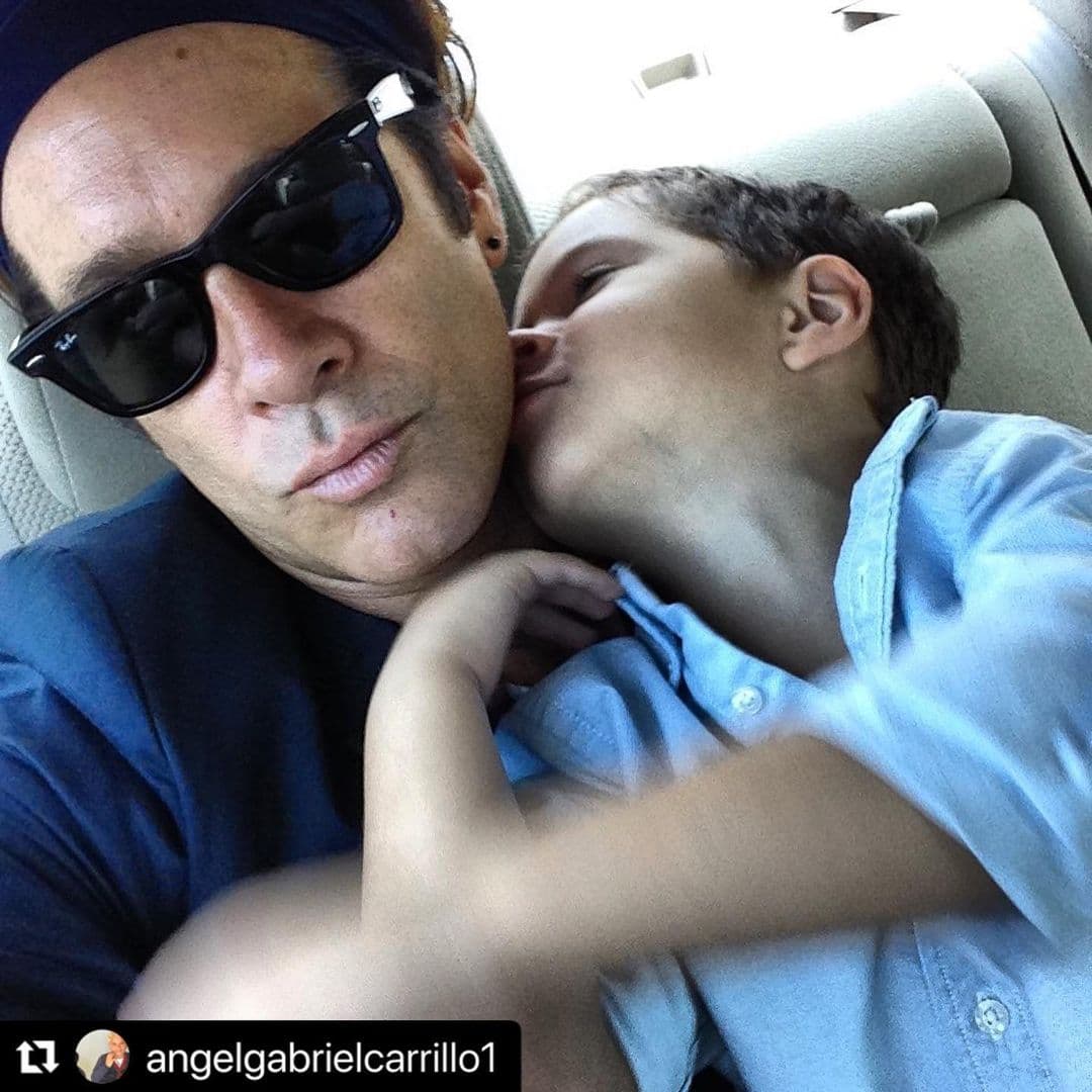 A nombre de su hijo, Fernando Carrillo ha señalado en dicha cuenta de Instagram que le están robando las oportunidades y que está "
<b>secuestrado en Miami</b>".