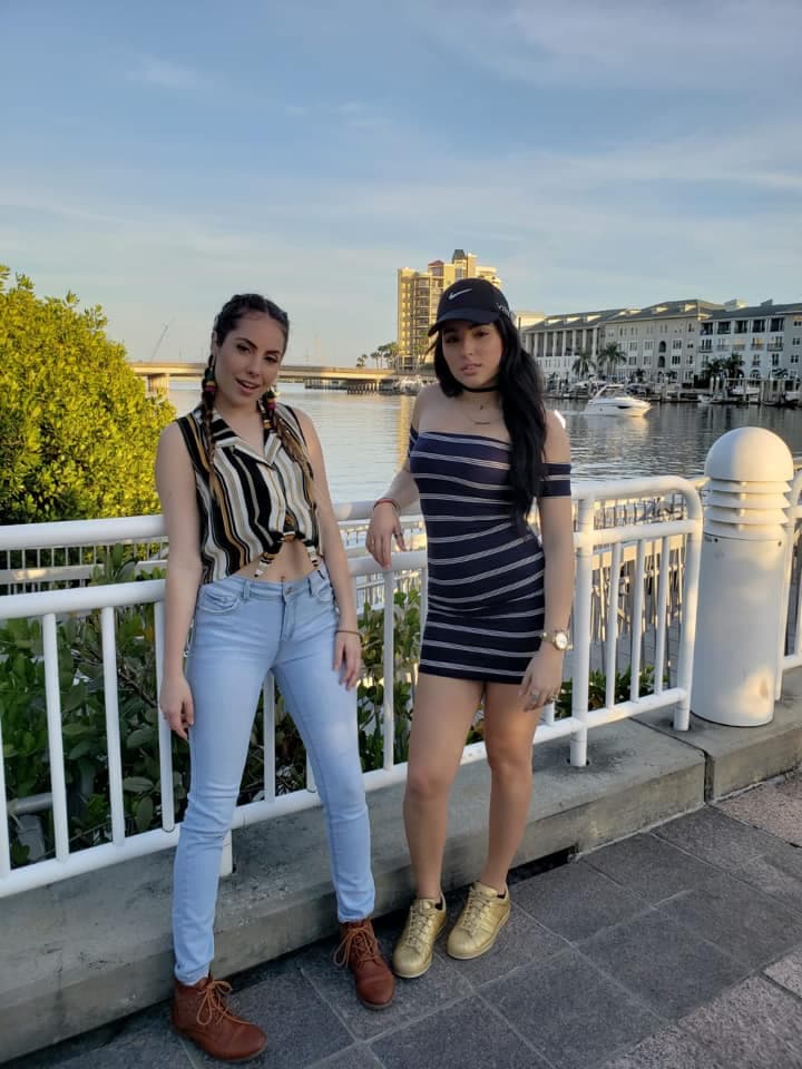 El lanzamiento del 
<b>video en YouTube</b> va acompañado del mensaje: “Les regalamos nuestro tiempo y nuestro esfuerzo, les regalamos nuestra dedicación y 
<b>nuestro amor por el arte</b>, les regalamos la confianza que tenemos en nuestro trabajo duro, les regalamos el inicio de nuestra carrera musical y tenemos mucho más por darles”.