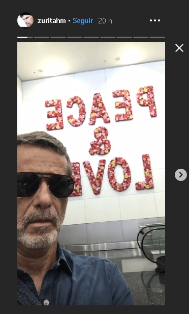 Una foto compartida en sus historias de Instagram permite ver que el actor se encuentra recuperado, pues luce aparentemente bien.