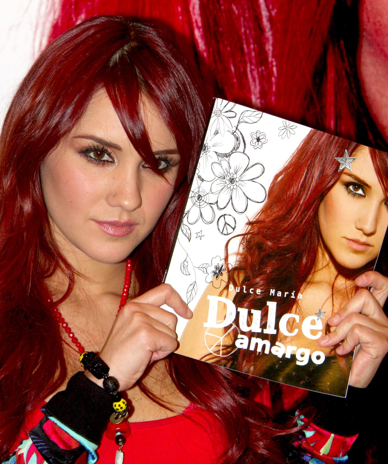 En 2008 lanzó su primer libro, el cual contenía poemas y reflexiones. Dicha publicación se titulaba 'Dulce Amargo'.