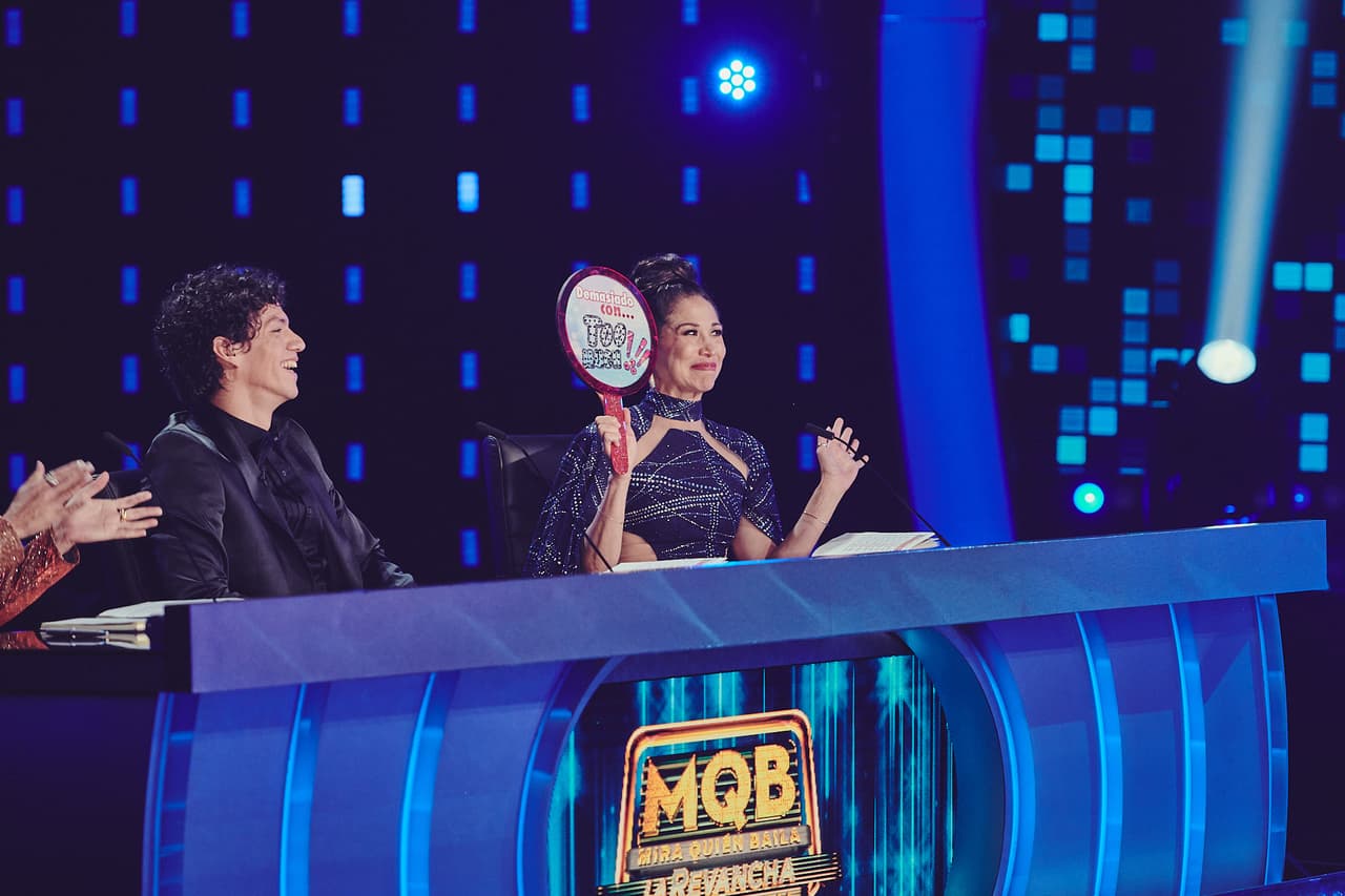 Por su parte la juez Bianca Marroquín pidió prestado a Roselyn Sánchez su letrero de 'demasiado con too much' para calificar a Adrián Lastra.