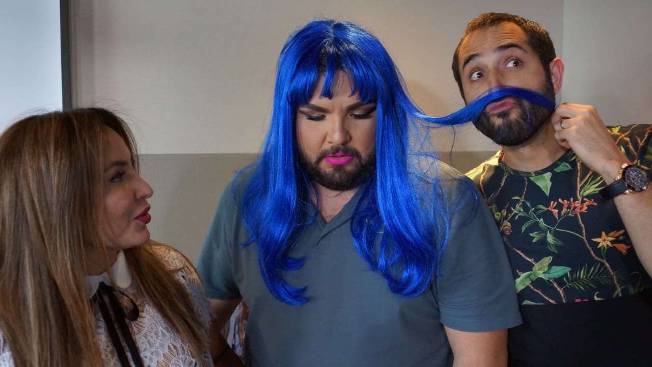 El Tambochi pago la apuesta contra El Compa Ivan cambiando de 'look' por un día.