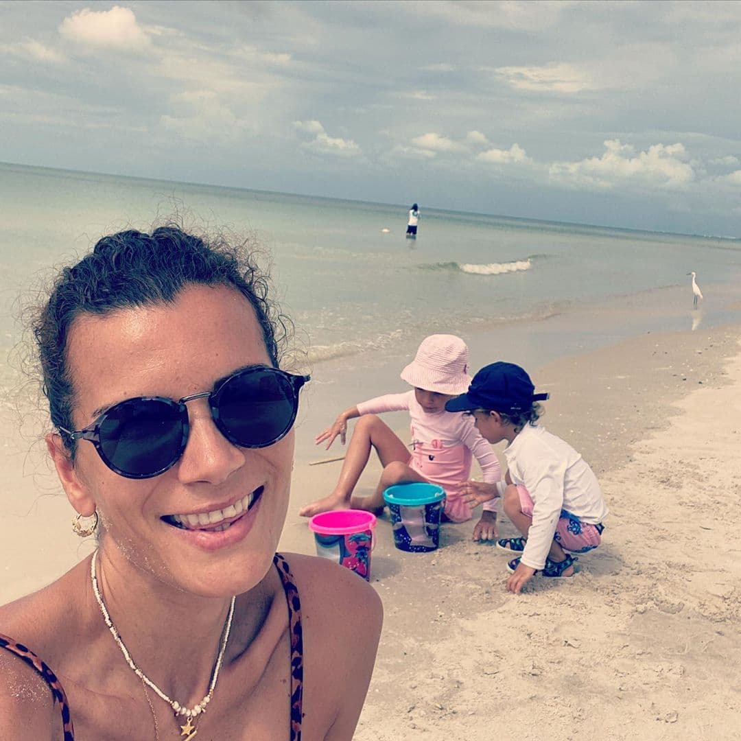 Cristy Bernal, esposa de Alan Tacher, compartió en redes sociales fotografías de ella y su familia disfrutando unos días de descanso en la playa.