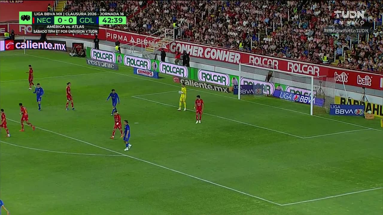 ¡TIRO ATAJADO! disparo por Efraín Álvarez.