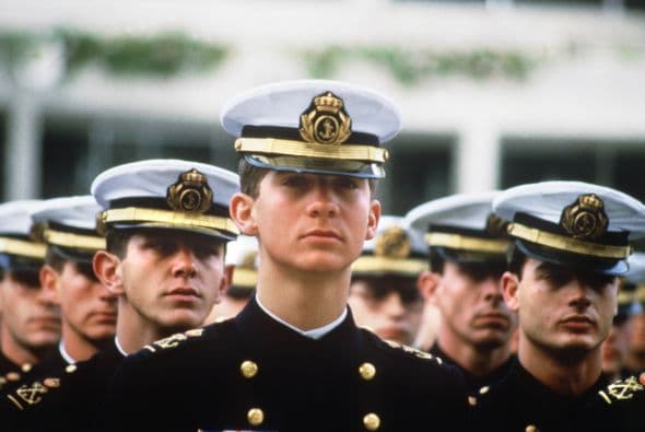 También tuvo una amplia formación académica civil, militar y de idiomas.