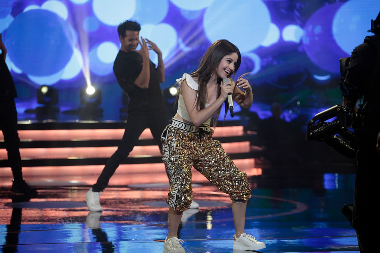 Canta y baila, aunque por ahora no ha compartido el escenario de de Pequeños Gigantes con los participantes.