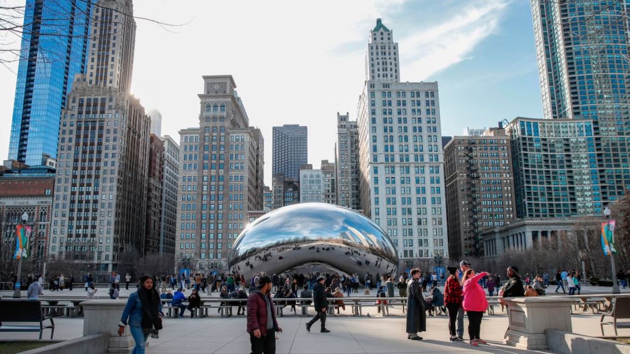 ¿Qué lugares vuelven a operar desde este viernes en Chicago y qué eventos se retoman? Te contamos