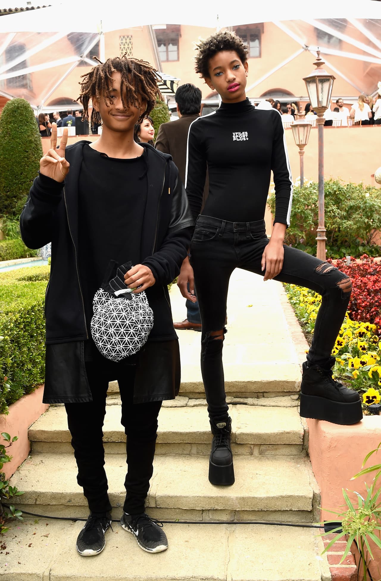 Estos hermanos sí saben cómo vestir, lo aprendieron de su papá.