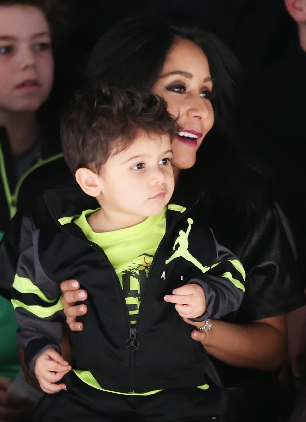 Lorenzo Dominic es el amor de la vida de 'Snooki', la personalidad de la televisión. El pequeño viste 'sporty' para correr, jugar y saltar. ¡Muy adecuado para la edad!