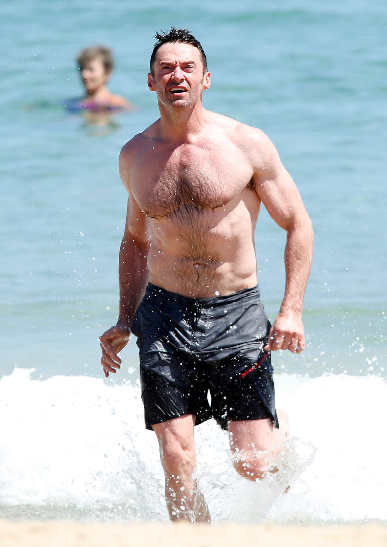 Y se metió a nadar un buen rato al mar.