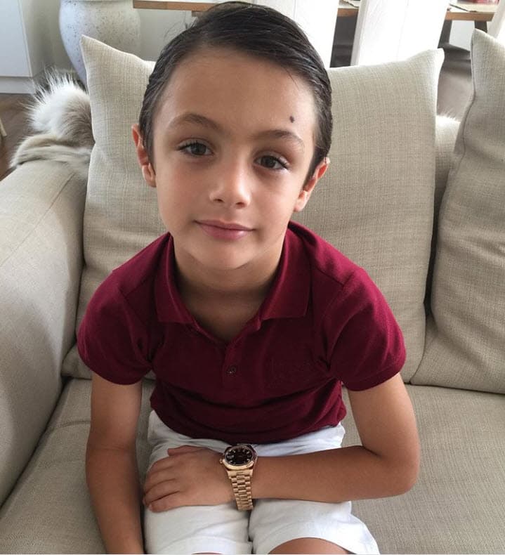 En las fotos, también se nota el parecido que tienen con
<b><a href="https://www.univision.com/famosos/marlene-favela-muestra-el-antes-y-despues-tras-el-nacimiento-de-bella-y-es-la-bebe-quien-recibe-piropo-de-george-seely-fotos" target="_blank">su media hermana Bella</a></b>
<a href="https://www.univision.com/famosos/marlene-favela-muestra-el-antes-y-despues-tras-el-nacimiento-de-bella-y-es-la-bebe-quien-recibe-piropo-de-george-seely-fotos" target="_blank">. </a>
<br>