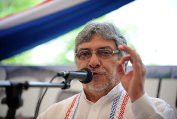 22 de junio. El Congreso de Paraguay destituye del cargo, al término de un juicio político, a Fernando Lugo, un ex obispo que puso fin a 61 años de gobierno “colorado”. Lugo se vio envuelto en sucesivos escándalos, entre ellos mal desempeño de funciones y la muerte de 11 campesinos y seis policías durante un desalojo en la localidad de Curuguaty. El ex Obispo también reconoció que era padre de familia.