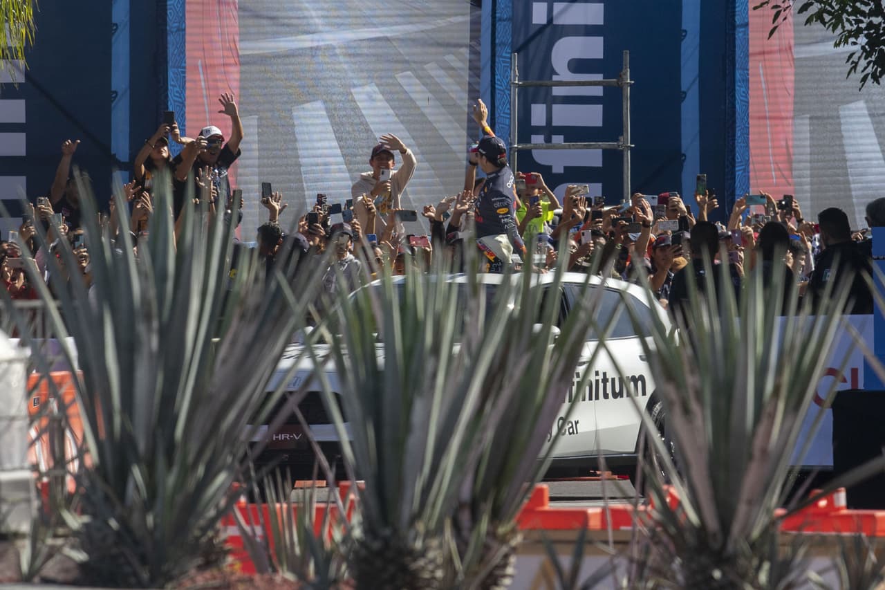 Checo Pérez corrió en Guadalajara con Red Bull por primera vez