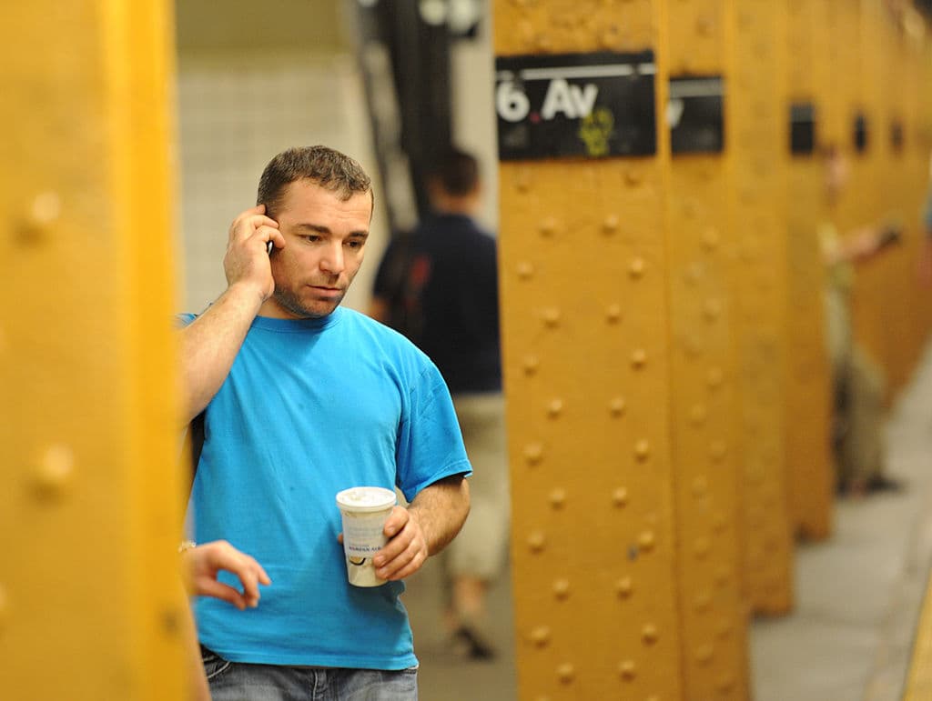 Además de mejorar y ampliar la cobertura de telefonía móbil, se expandirá el servicio Wi-Fi a las 191 estaciones subterráneas de metro y 21 de Staten Island Railway.