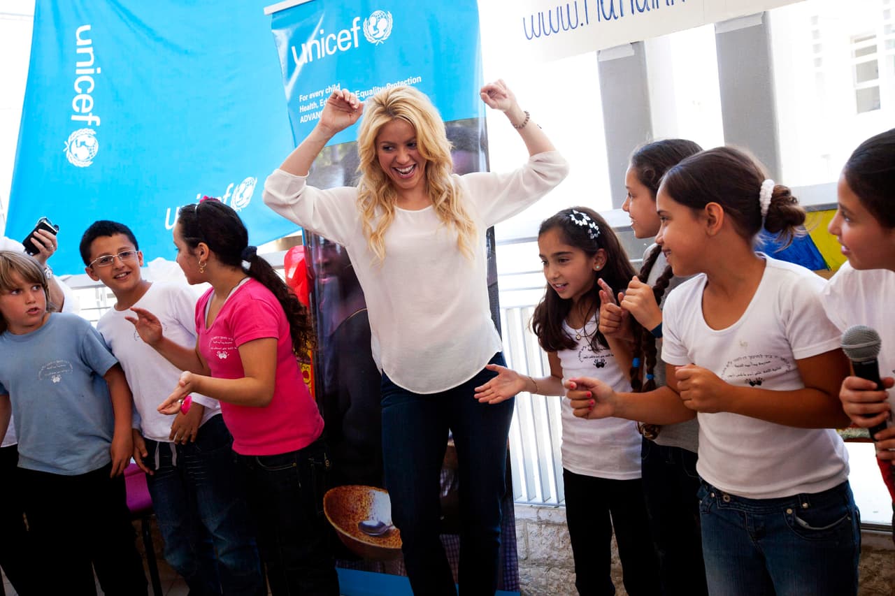 El 27 de octubre de 2014, Shakira presentó una colección de juguetes llamada "Primeros Pasos" y las ventas de los juguetes serían para seguir generando beneficios para el desarrollo infantil en Latinoamérica.