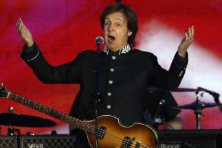 El músico ofreció su primer concierto en Corea del Sur un año después de haber cancelado sus presentaciones en ese país el año pasado.