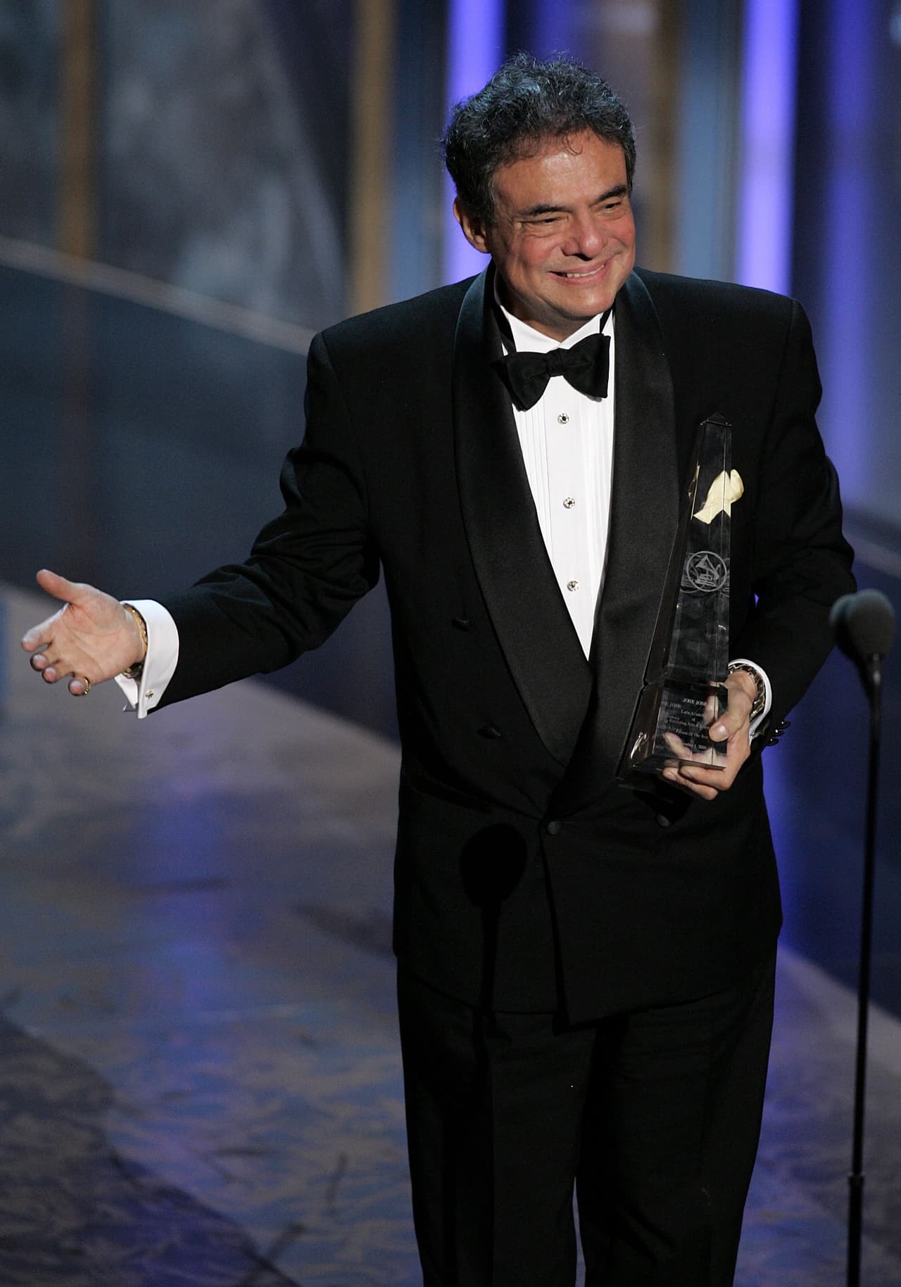 Un año más tarde (2005), durante la sexta ceremonia de los Latin Grammy en Los Ángeles, es una vez más condecorado, ahora como 'Persona del año'.