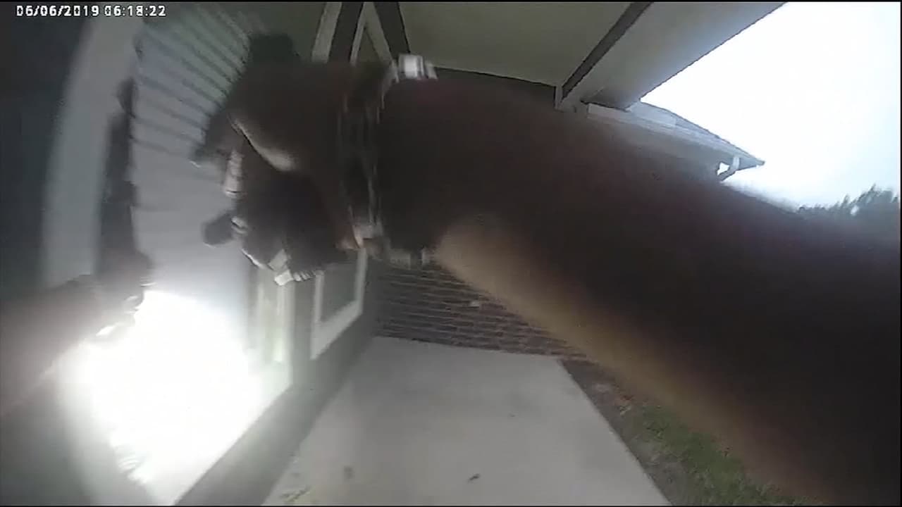 En video: Llamó al 911 y cuando la policía llegó encontró algo sorprendente