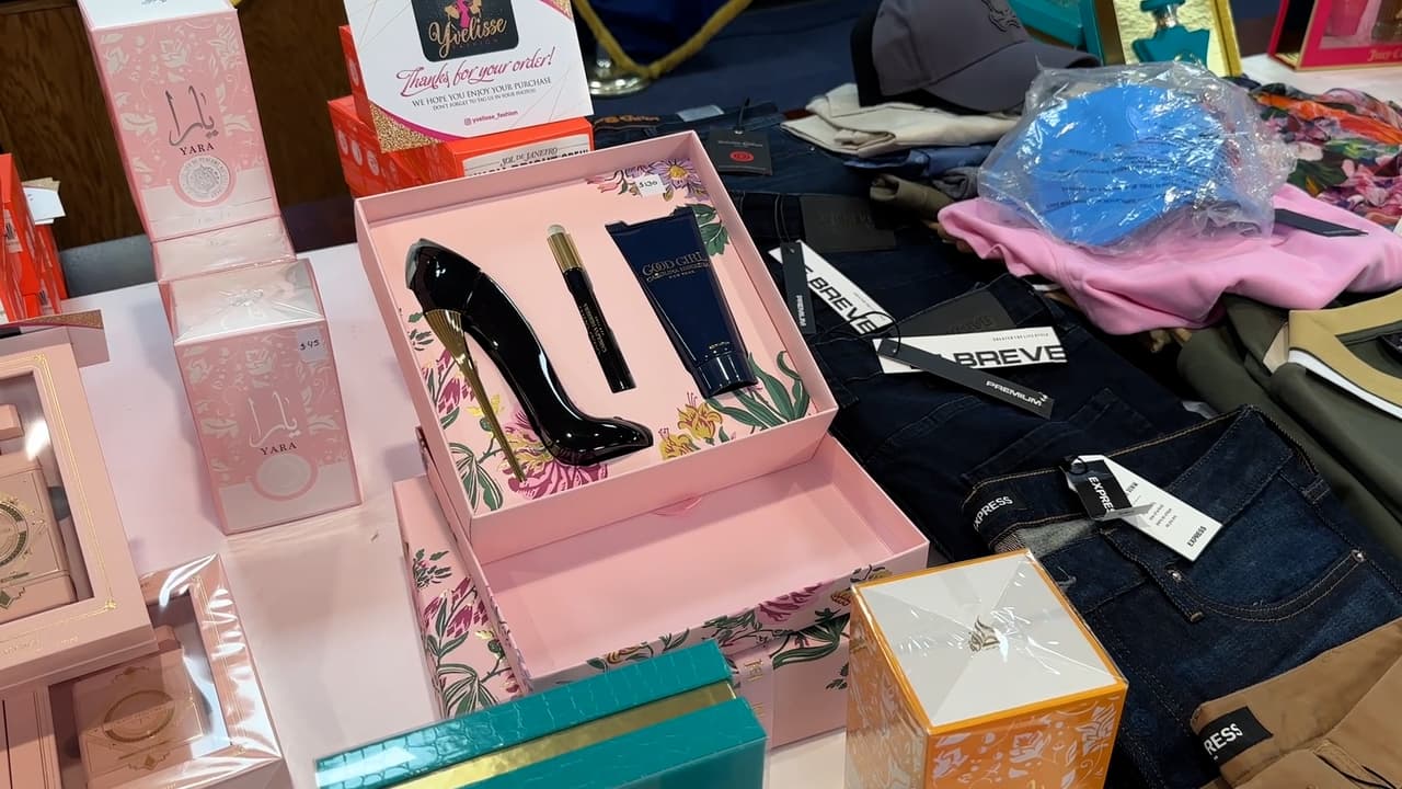 La 
<b>mercancía robada incluía maquillaje de alta gama</b>, perfumes, productos de belleza, ropa de diseñador y accesorios.
<br>