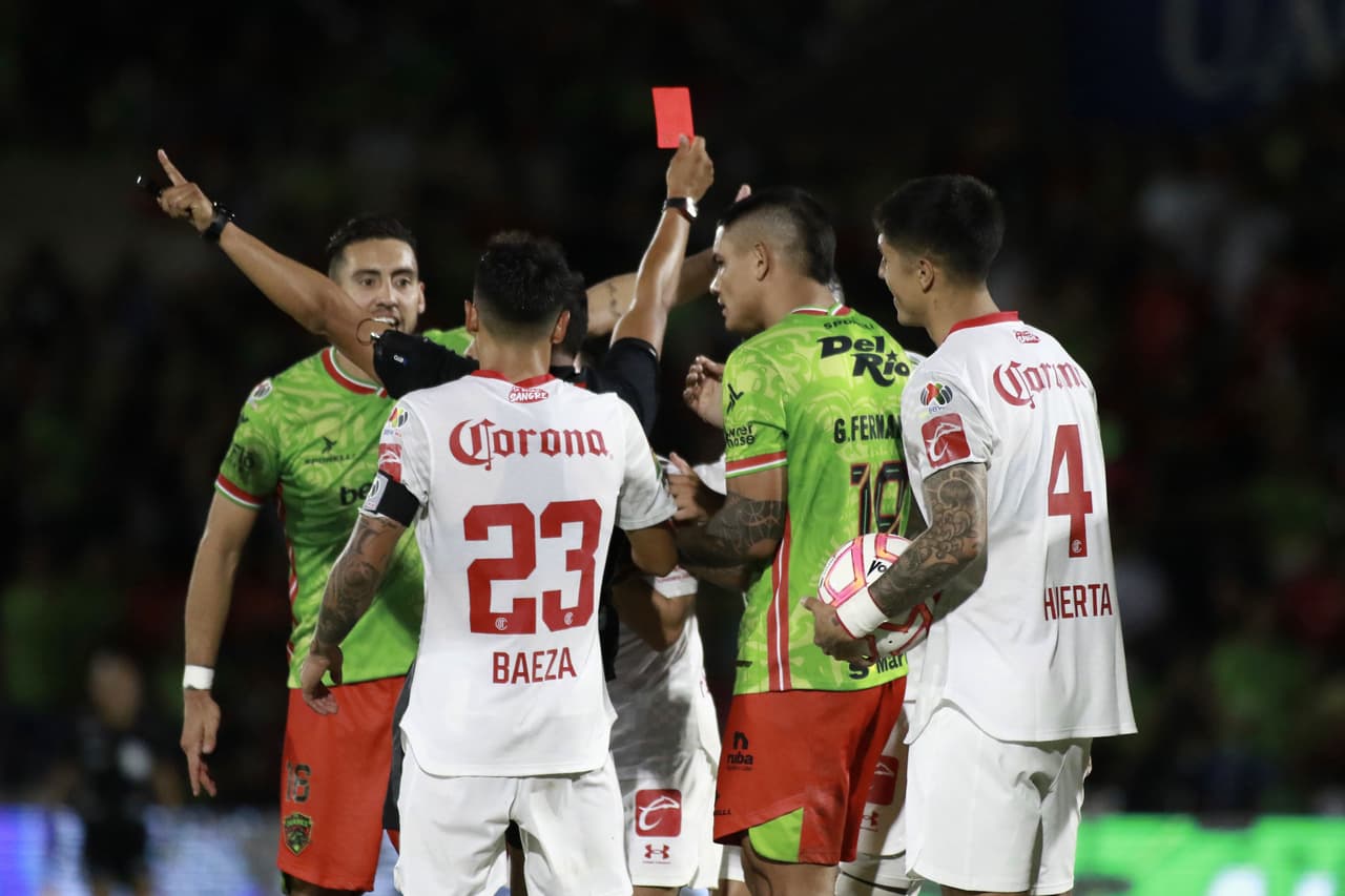 Saucedo se fue expulsado en un conato de bronca al 98'.