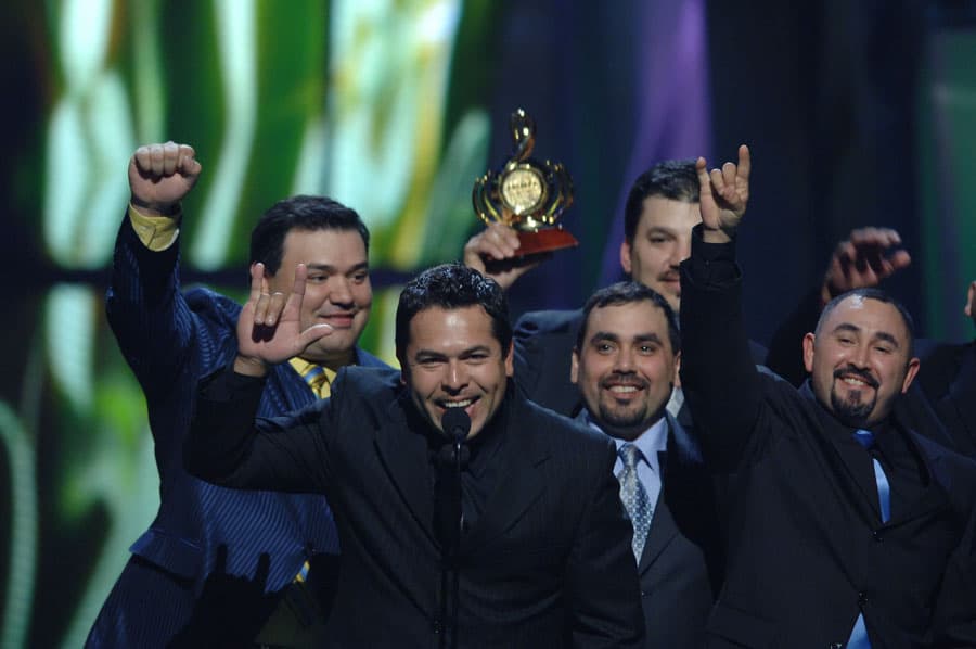 La banda tejana fundada a principios de los noventa, Intocable, se llevó el premio a Grupo Regional Mexicano del Año. Estuvieron también nominados en esa categoría el Conjunto Primavera, Grupo Montéz de Durango y Los Tigres del Norte.