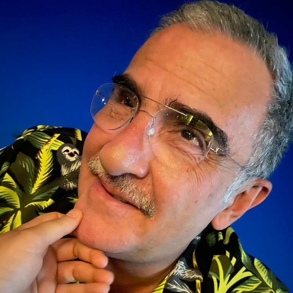 Su reaparición en las plataformas digitales rodeado de sus seres queridos tranquiliza a sus seguidores, pese a que aún no salen a la luz los motivos de su ausencia.