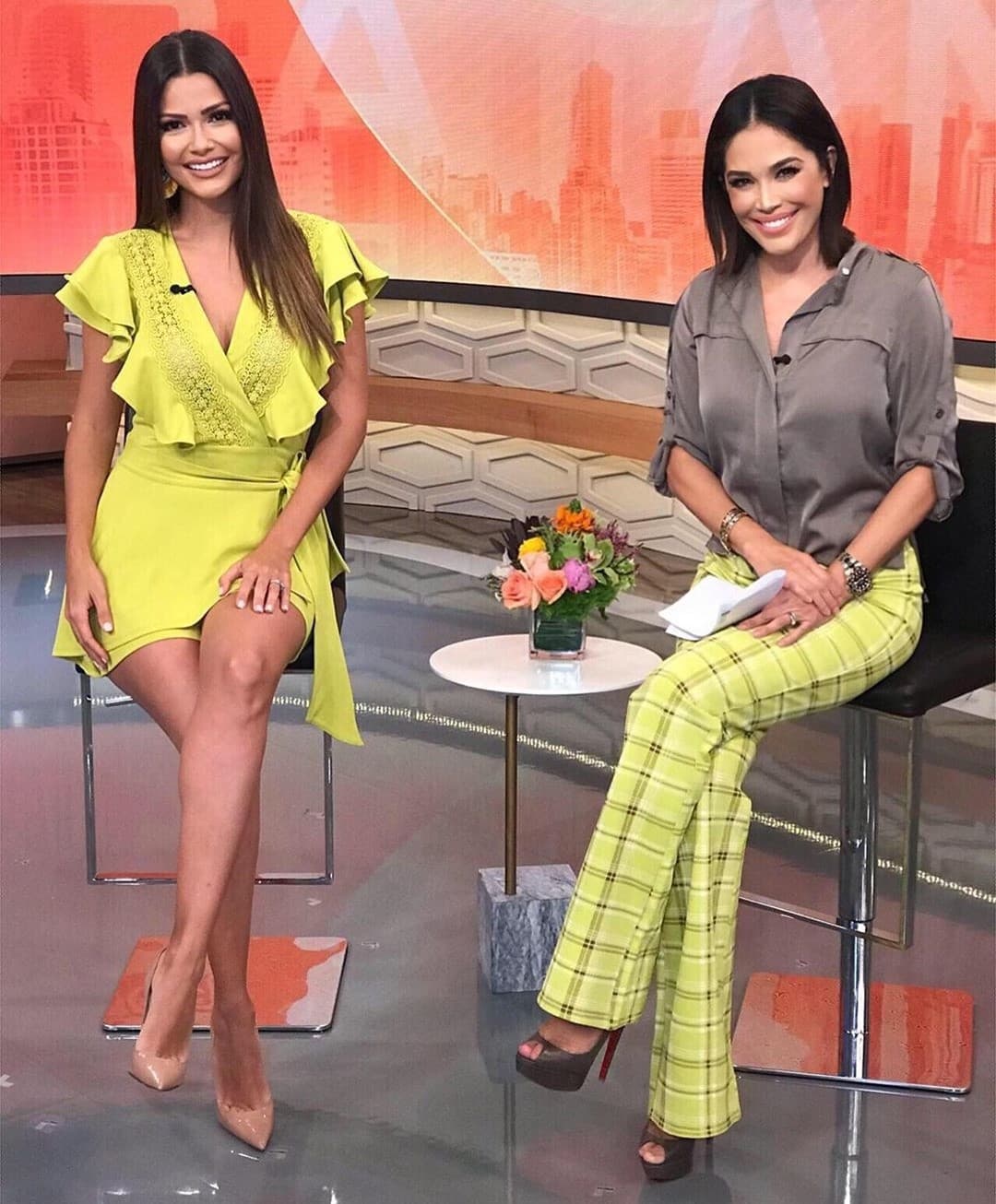 Karla Martínez y Ana Patricia Gámez se conocieron en Despierta América en el año 2010, esto luego de que Ana Patricia se coronó como reina de Nuestra Belleza Latina y tenía participaciones esporádicas en el show.