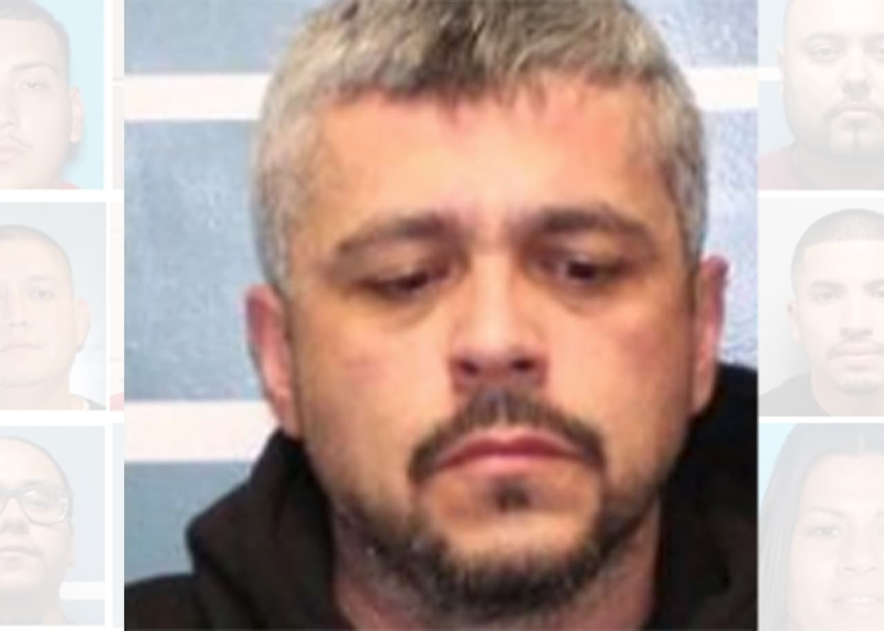 Ismael Contreras tiene 44 años y es residente de Orosí. Enfrenta cargos posesión de un rifle de asalto y sustancias controladas.