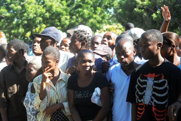 El futuro presidente heredará entre otros problemas desempleo, el desplazamiento que afecta a millones de víctimas del terremoto y una epidemia de cólera que ha afectado a 400 mil personas.