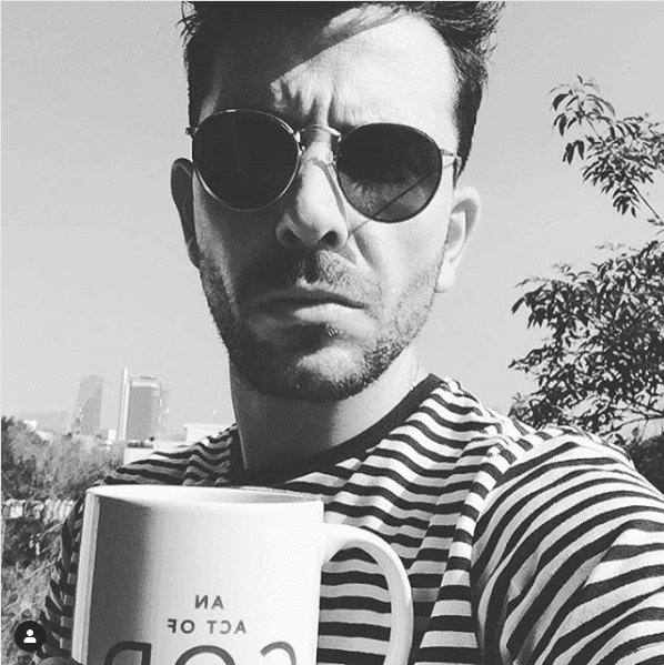 En ella, es el actor 
<b><a href="https://www.instagram.com/ugartejuan/" target="_blank">Juan Ugarte</a></b> quien da vida al ángel Uriel, el salvador del personaje interpretado por la cubana.