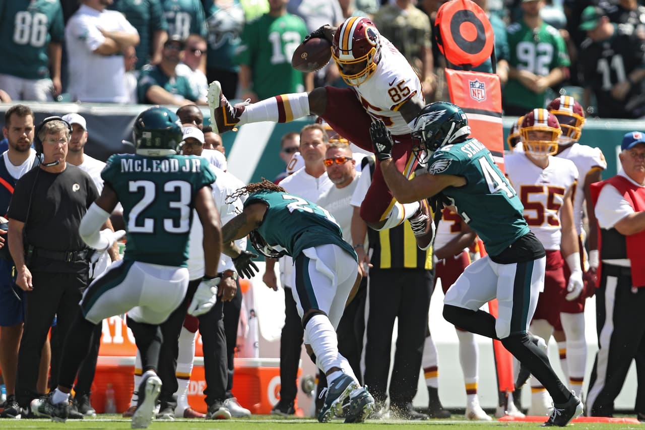 Vernon Davis #85 ala cerrada de Redskins, eludió con mucha habilidad a defensivos de Eagles.