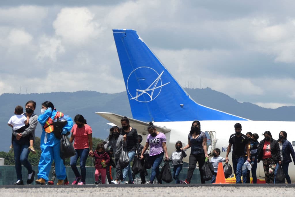 Corte de Inmigración recomienda a jueces usar discreción para cerrar casos de deportación