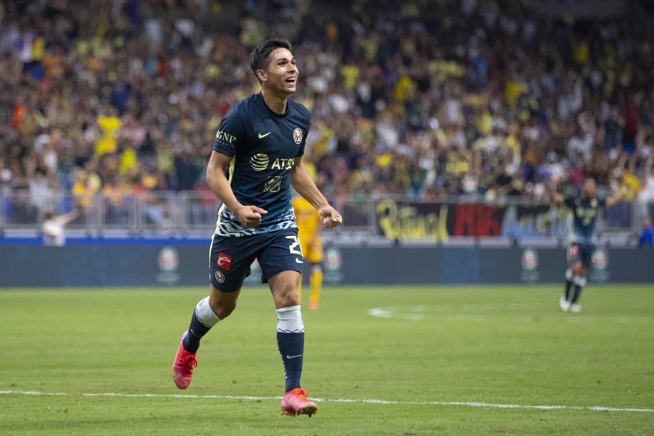 Salvador Reyes se estrenó como goleador azulcrema con un golazo desde los linderos del área al 76'.