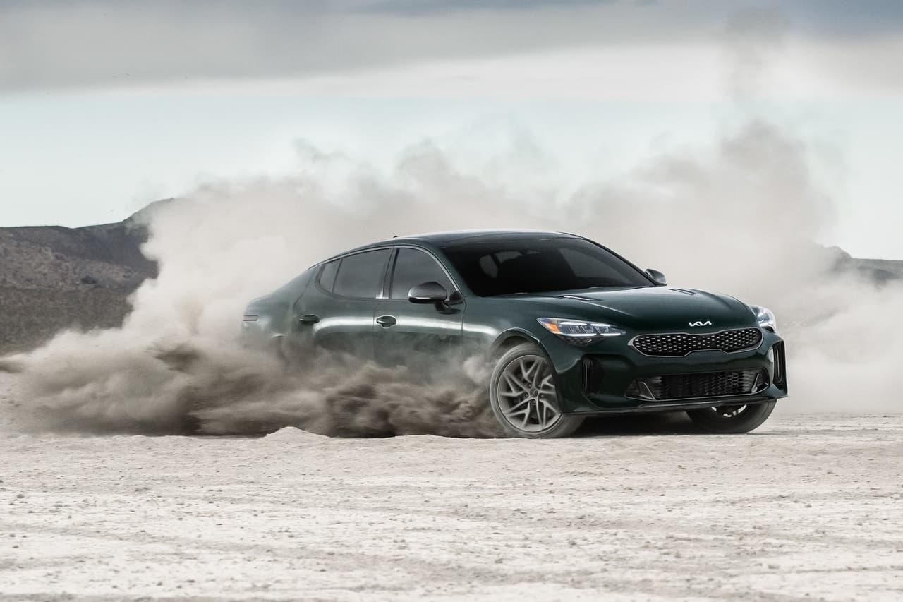 <h3 class="cms-H3-H3"><b>Negro</b></h3>
<br>
<br>En promedio, un vehículo en 
<b>color negro</b> y en condiciones nuevas tiene un precio de $39,447, mientras que una unidad con 3 años de uso tiene un precio de $24,309, lo que representa una 
<b>depreciación del 38.4%</b>.
<br>
<br>
<b>Comparado con el promedio general: </b>1.02x