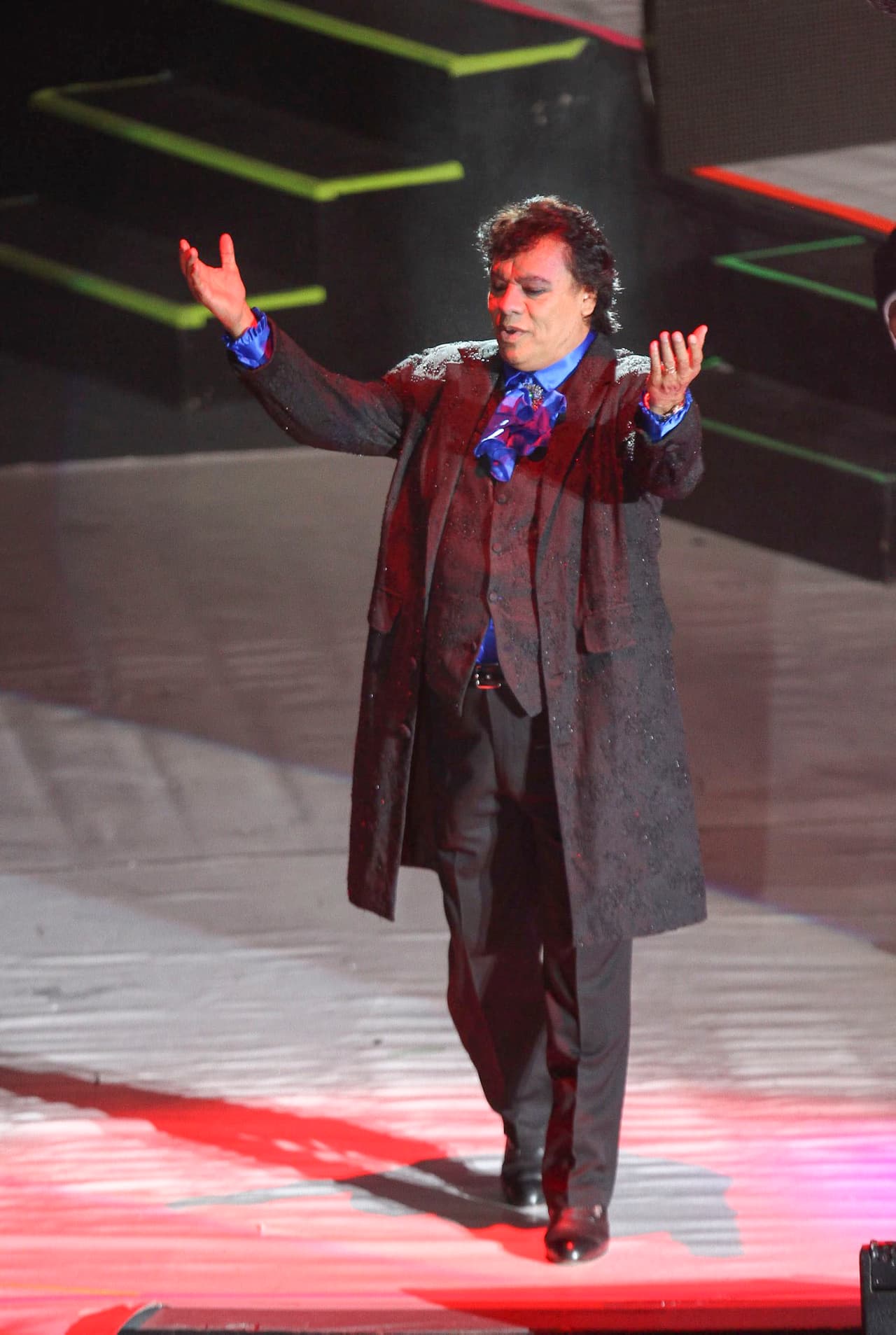 Y gracias a su éxito, hasta se compró un avión privado de varios milloncitos de dólares.