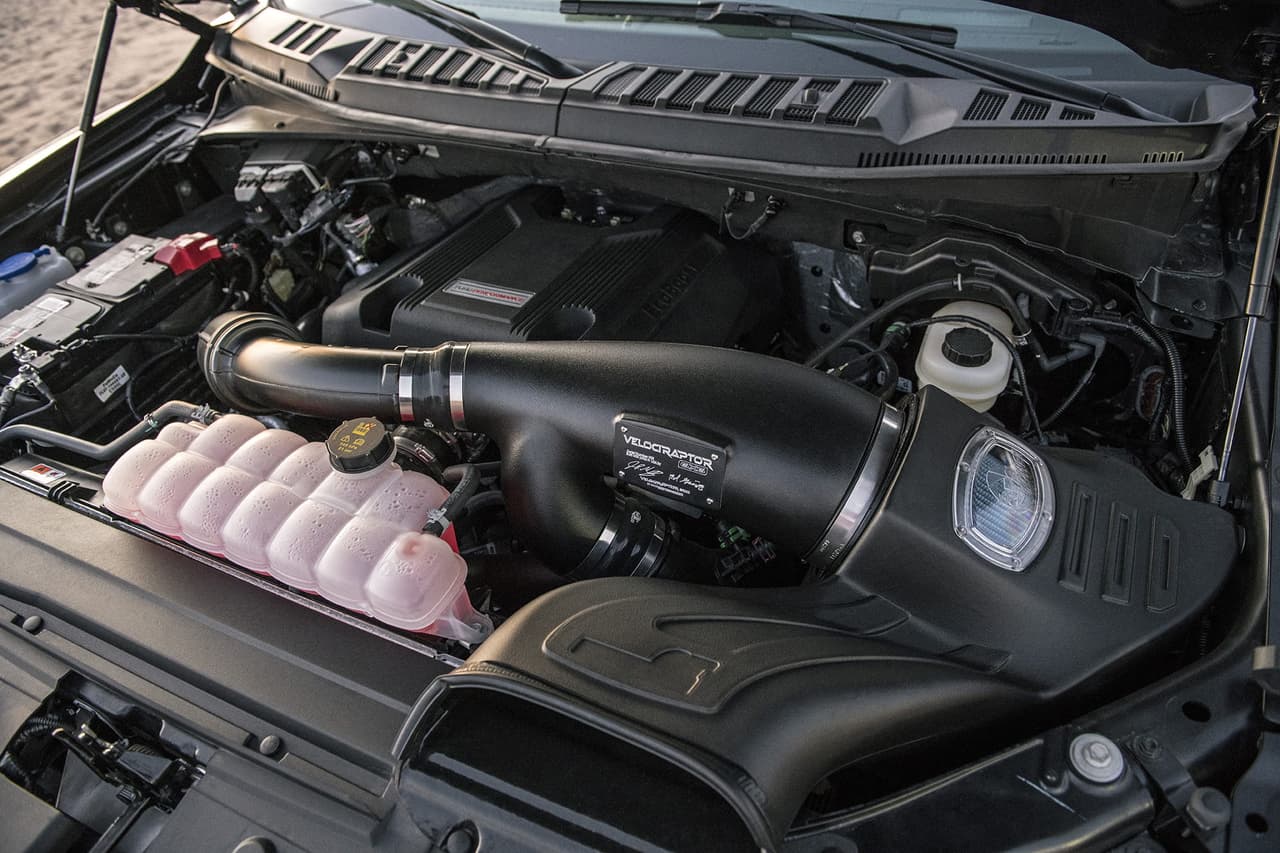 Aquí una imagen de las entrañas de la Hennessey VelociRaptor 6x6. Su corazón con 602 HP.