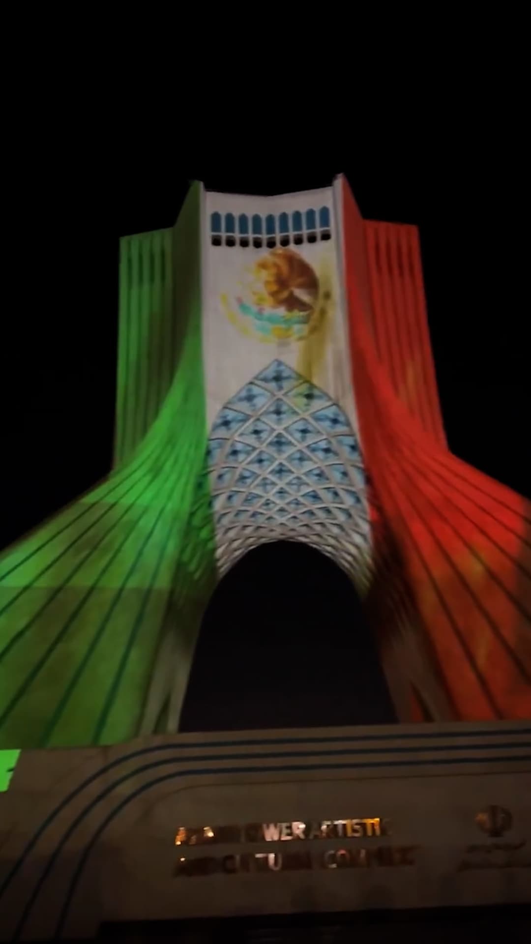 Teherán se viste con los colores de México