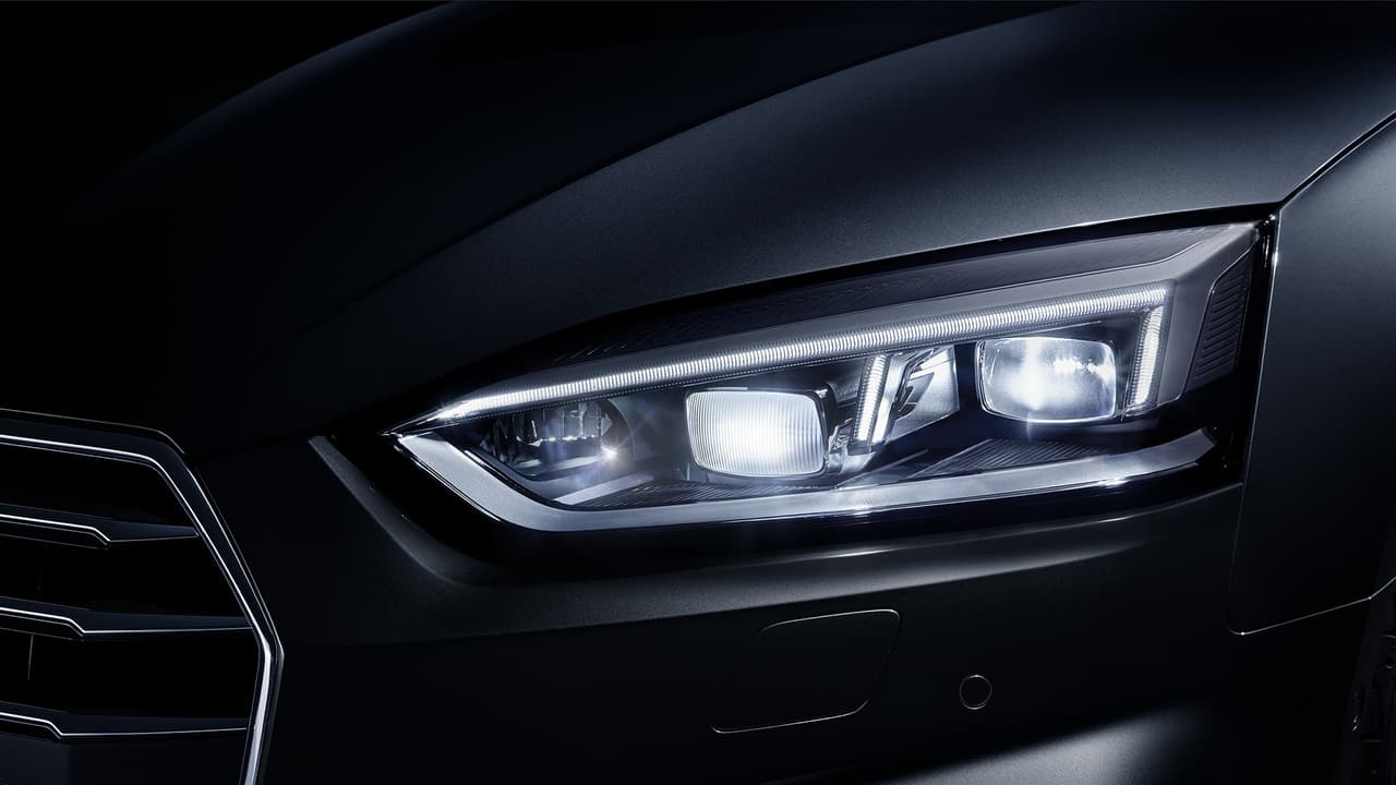 Las hermosas ópticas delanteras en LED del Audi S5 Sportback son uno de los detalles diferenciadores en relación a la versión anterior, pero el resto del vehículo permanece casi inalterado.