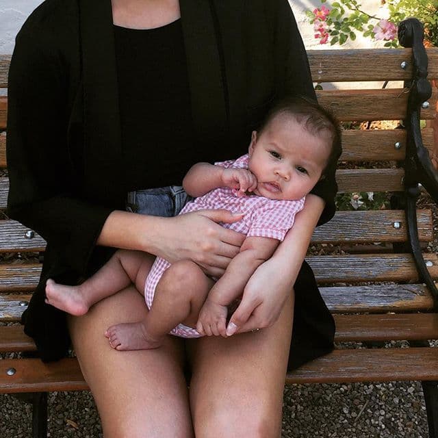 Además de ser muy linda, su mami siempre la tiene bien vestidita.