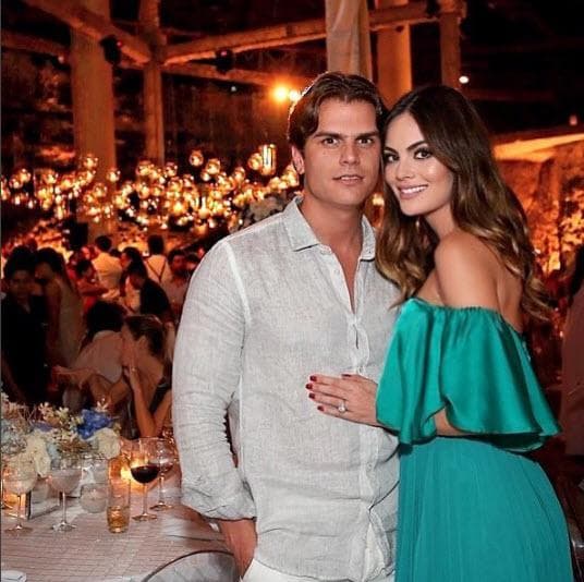 La pareja llevaba casi dos años de noviazgo, pues comenzaron su romance en octubre de 2015, cuando decidieron dar este importante paso.