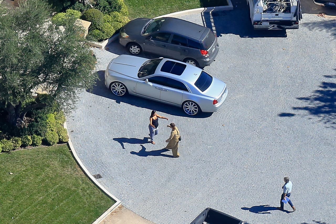 La mansión de ‘KimYe’ tiene ocho dormitorios, 12 baños y un garaje para cinco autos.