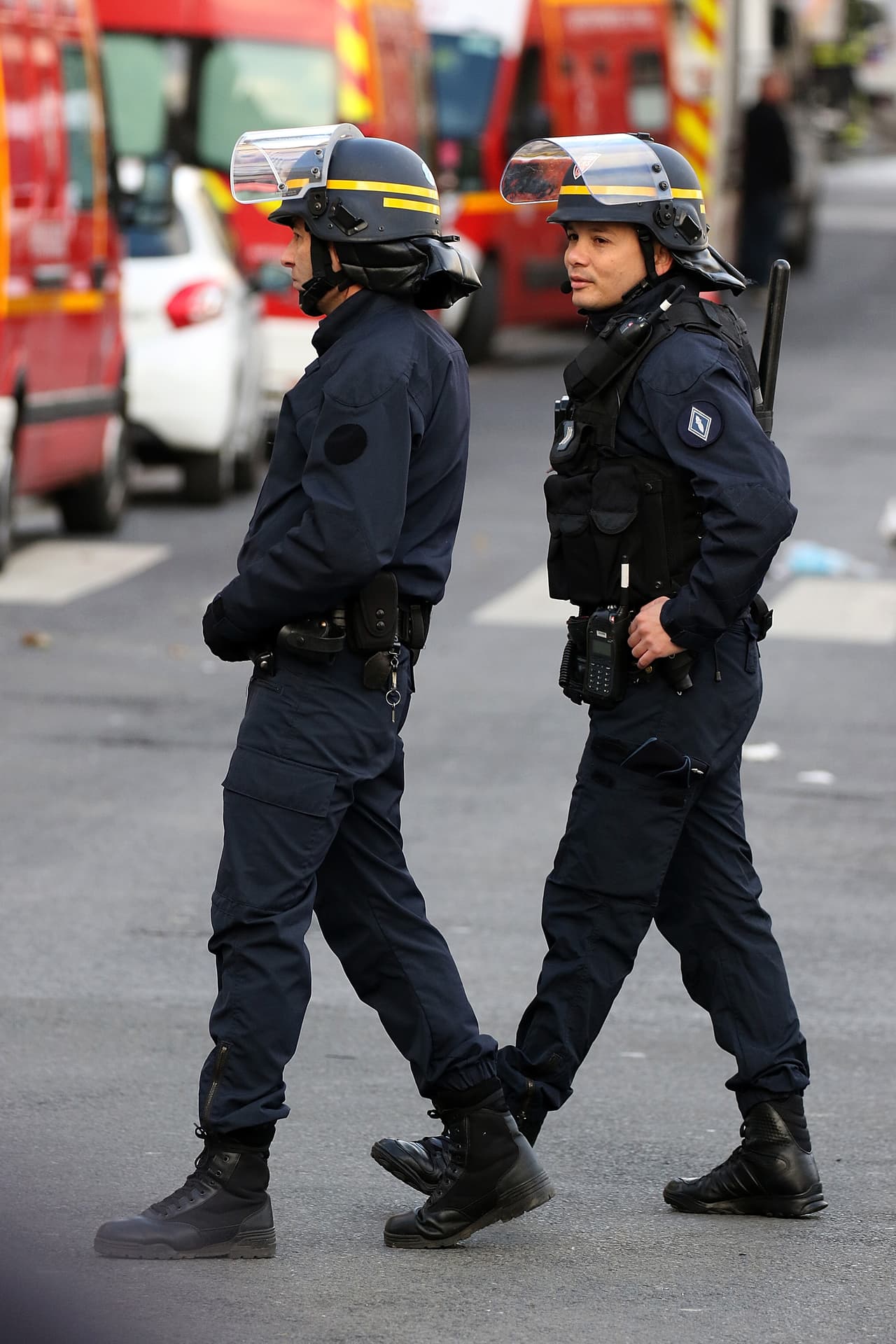 Detienen a un hombre por facilitar armar al cerebro de los ataques en París