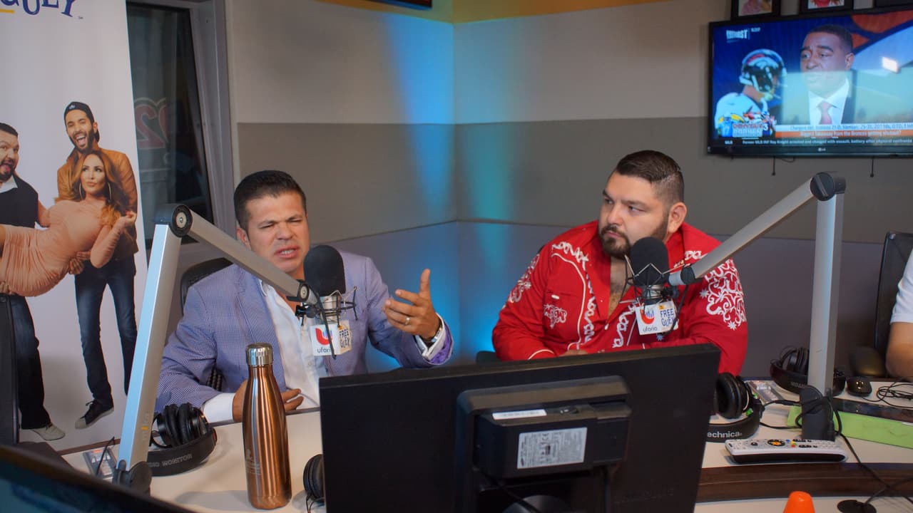 🎶 "¡Qué milagro chaparrito, ya tenía que no nos vemos!" 🎶 Así recibieron a Jorge Medina los locutores del Free-guey show.